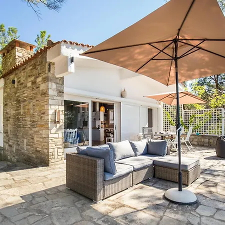 Case de vacanță Cleo Beachfront Potos