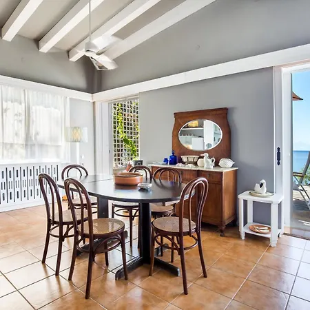 Cleo Beachfront Tatil Evi Potos