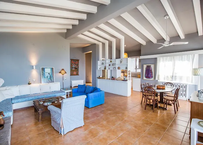 Cleo Beachfront Tatil Evi Potos