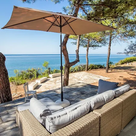 Cleo Beachfront *